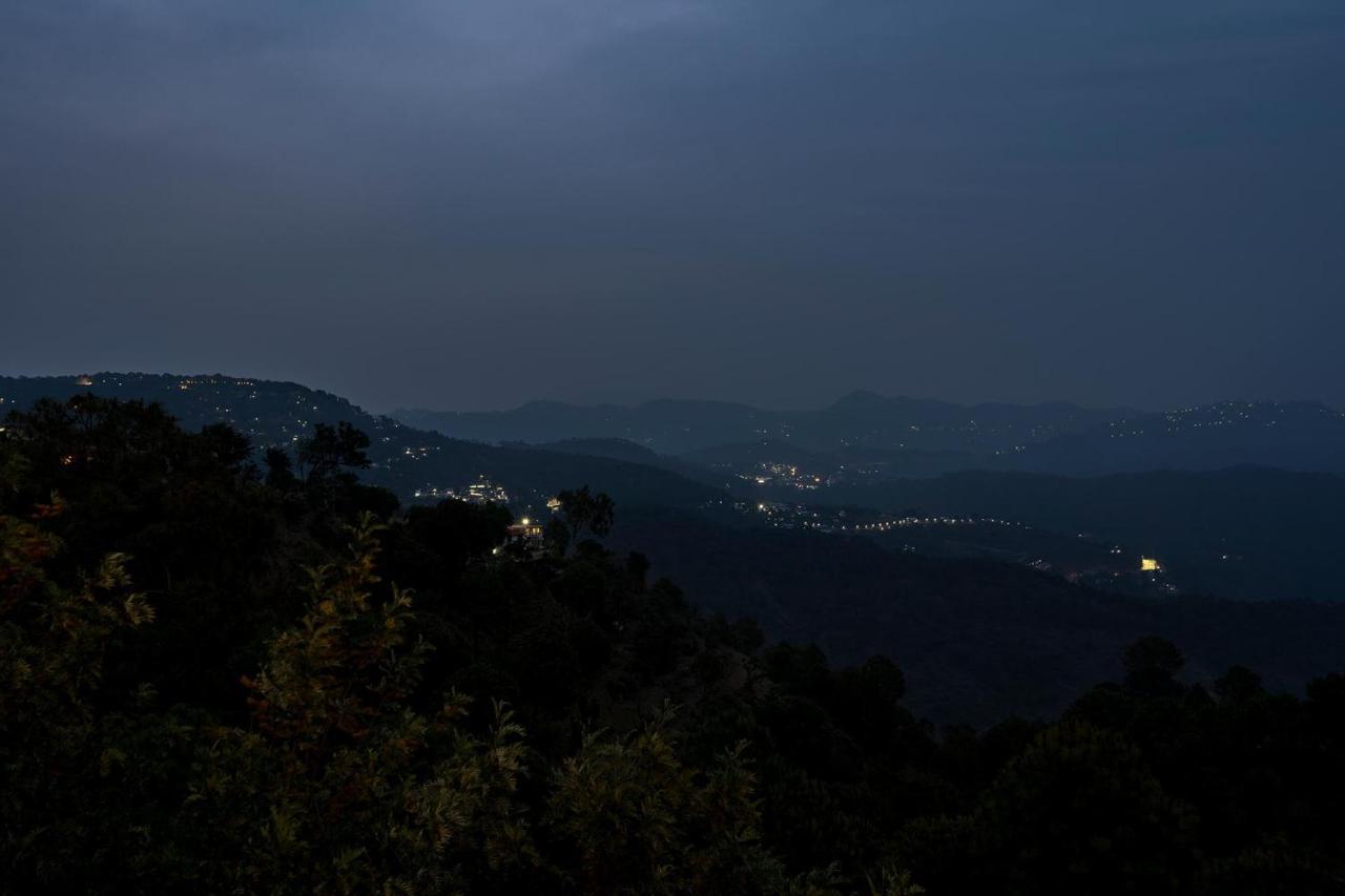 Stayvista At Bellevue With Outdoor Jacuzzi Kasauli Extérieur photo
