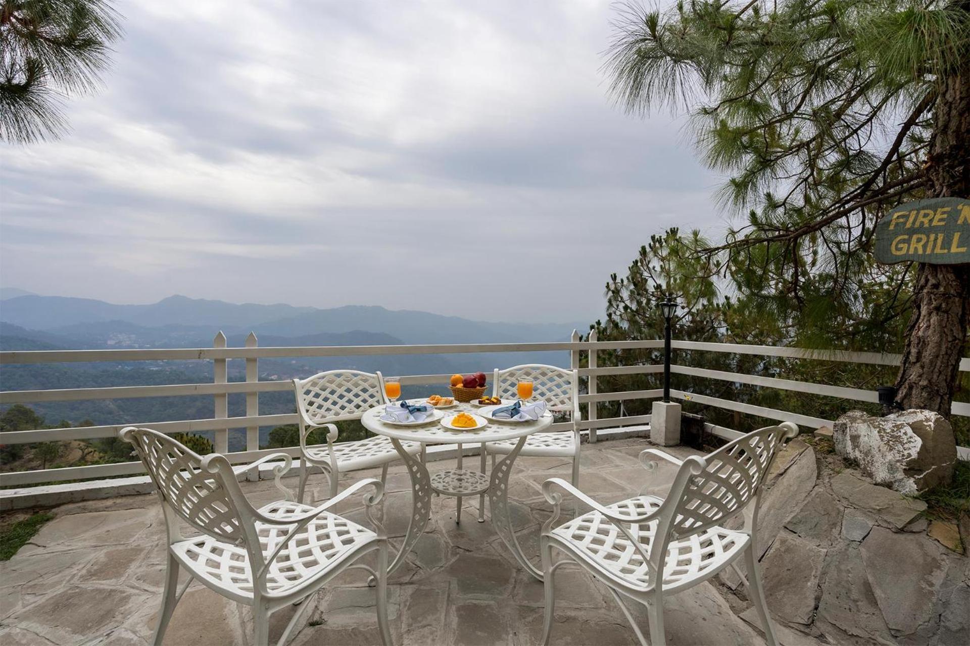 Stayvista At Bellevue With Outdoor Jacuzzi Kasauli Extérieur photo